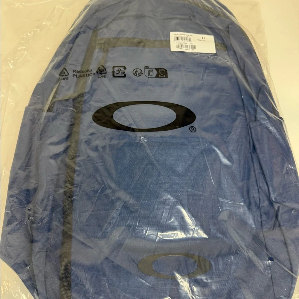 Oakley streamlined sling